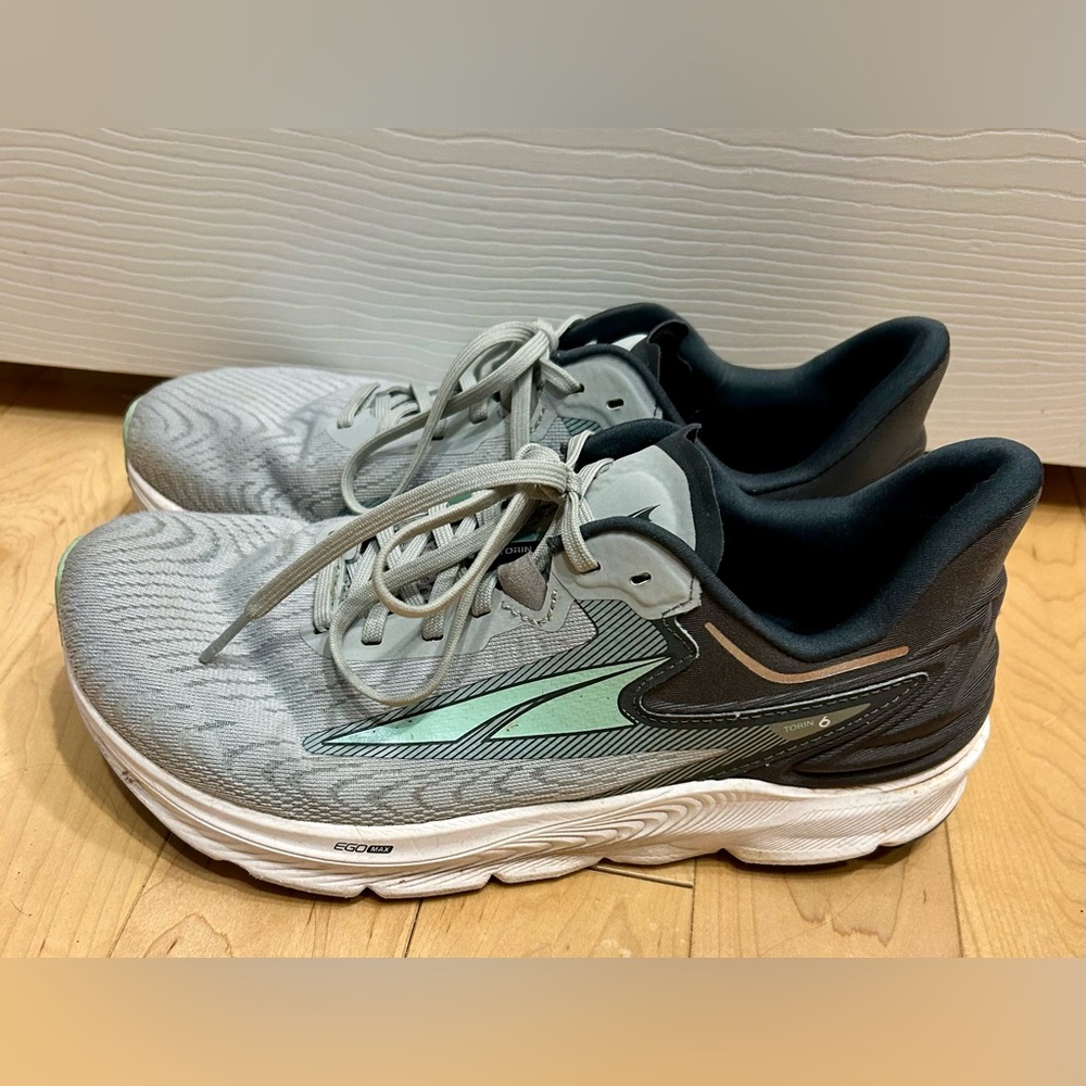 ALTRA Women's Torin 6 Sneaker size 9.5